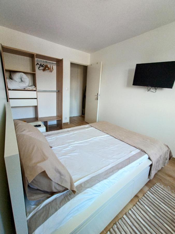 Private Room In Renovated Apartment - Tram 1 Min Walk Nizza Kültér fotó