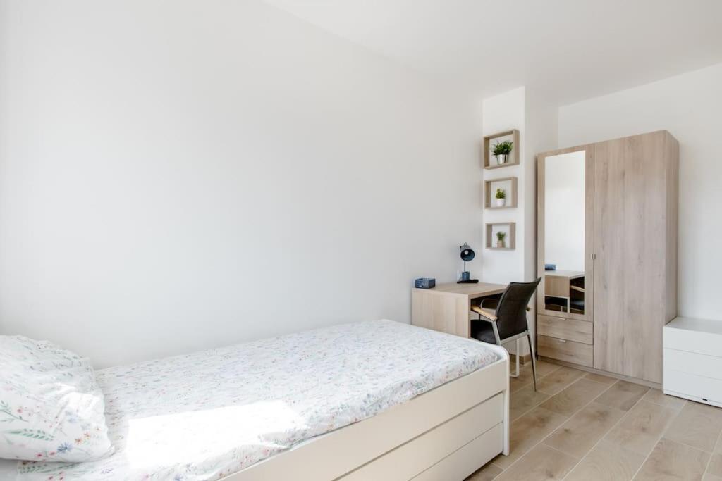 Private Room In Renovated Apartment - Tram 1 Min Walk Nizza Kültér fotó