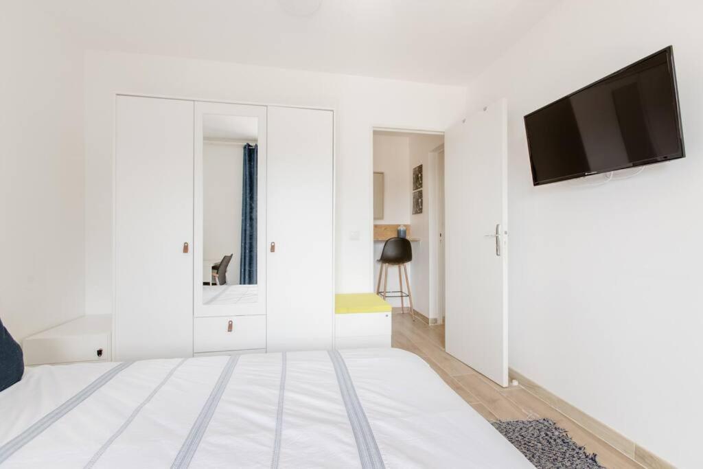 Private Room In Renovated Apartment - Tram 1 Min Walk Nizza Kültér fotó